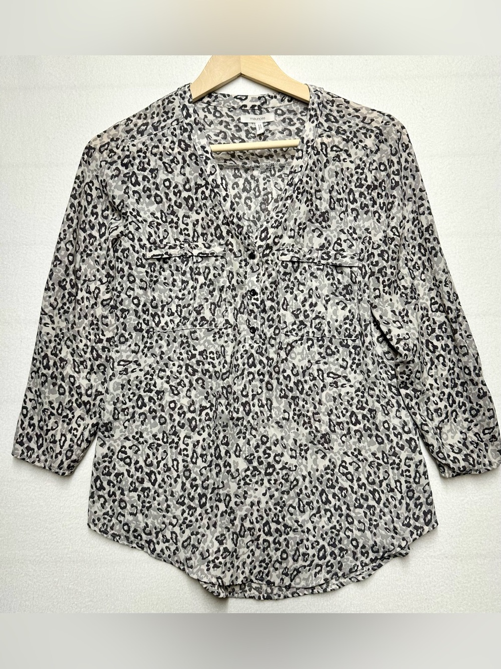 Maurices Gray Leopard Print Blouse Size Small 3/4 Sleeve V-Neck Animal Print Top